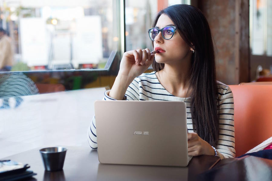 ZenBook โน้ตบุ๊คหรูบางเบา เปิดตัวสีใหม่เอาใจผู้หญิงยุคดิจิตอล ในงาน Computex 2015