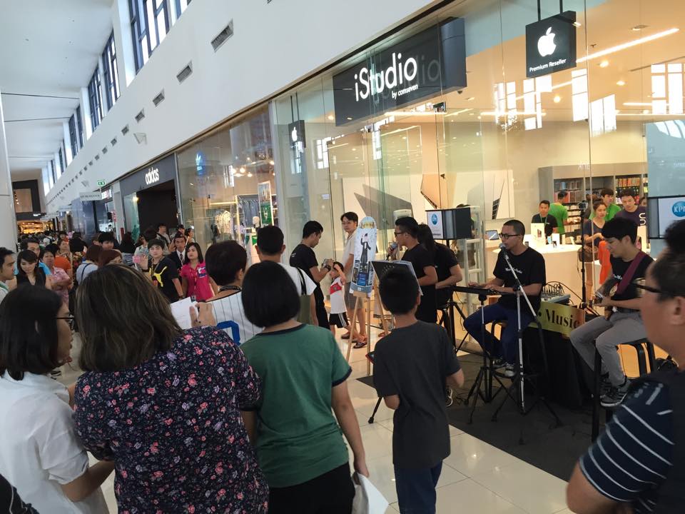 จุดต่อคิว Apple Watch ที่ iStudio by comseven และ iStudio by copperwired วันนี้เริ่ม 9.00 น.