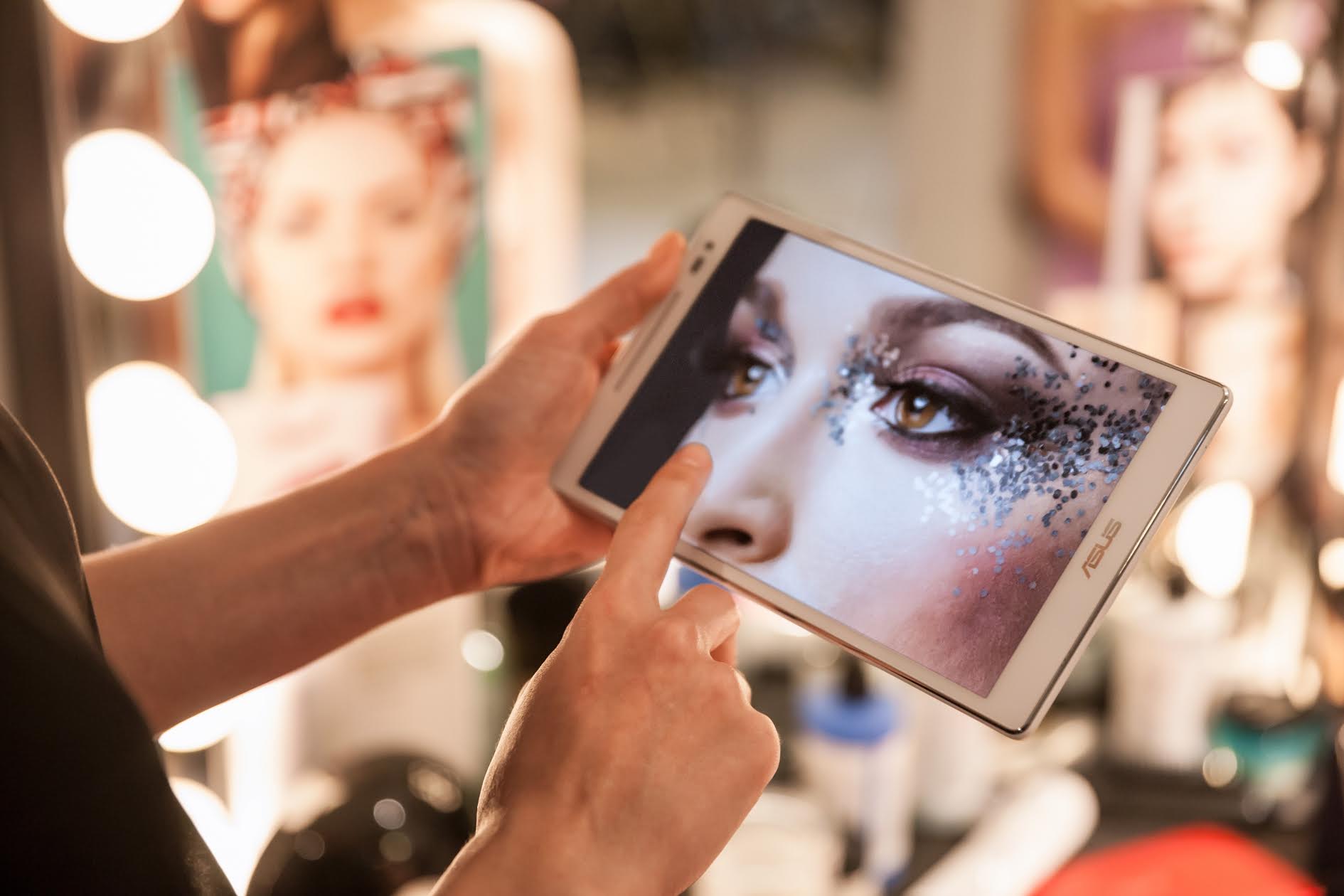 ASUS เปิดตัว ZenPad แท็บเล็ตพรีเมียมรุ่นใหม่แห่งยุคที่สามารถเปลี่ยนฝาหลังได้ รุ่นแรกของโลก