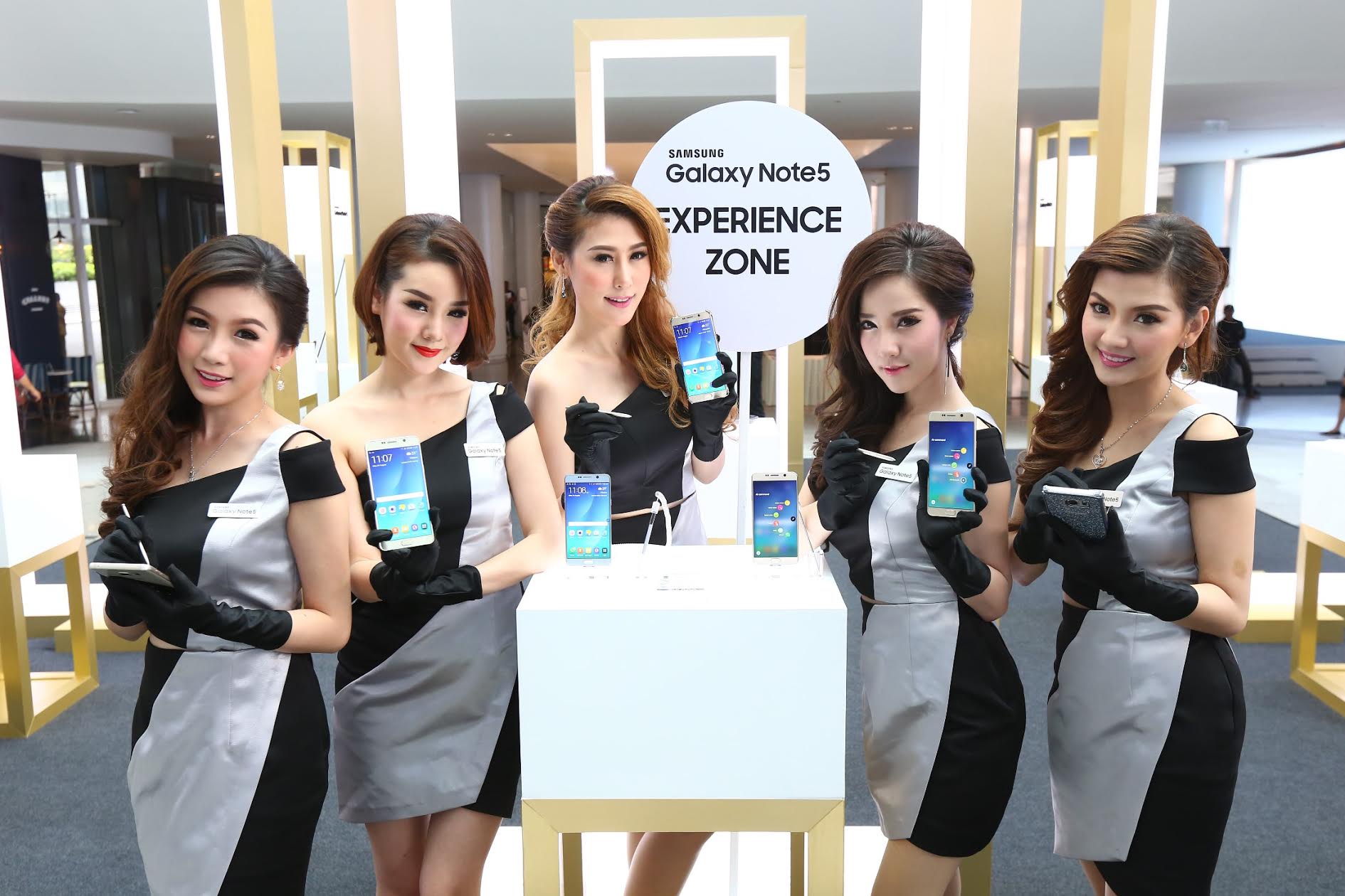 Samsung เปิดให้สัมผัส Galaxy Note 5 ด้วยตัวเอง ประเดิมที่แรกตึกเอ็มไพร์ สาทร เต๋อ ฉันทวิชช์ ร่วมแชร์ประสบการณ์โน้ต…เปลี่ยนชีวิต