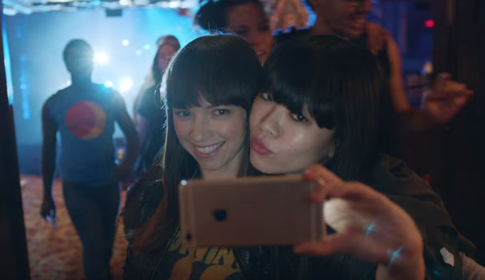 เซลฟี่ให้ชัดเป๊ะด้วย Retina Flash ไฟแฟลชกล้องหน้าที่ซ่อนอยู่ใน iPhone 6s และ iPhone 6s Plus