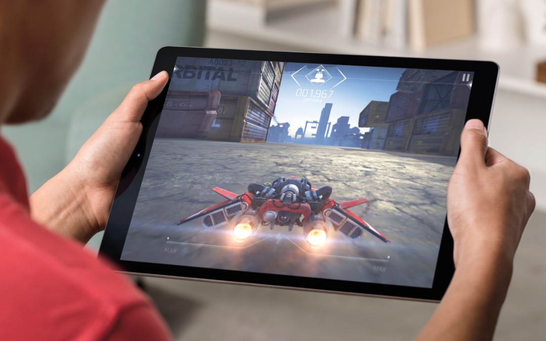 iPadPro_Lifestyle-Gaming-PRINT-1080x675