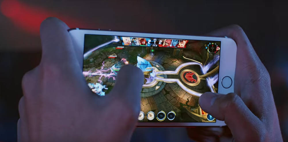 Apple ปล่อยโฆษณา iPhone 6s ใหม่อีก 2 คลิปโชว์การใช้งาน Hey Siri และขุมพลังในตัวเครื่อง