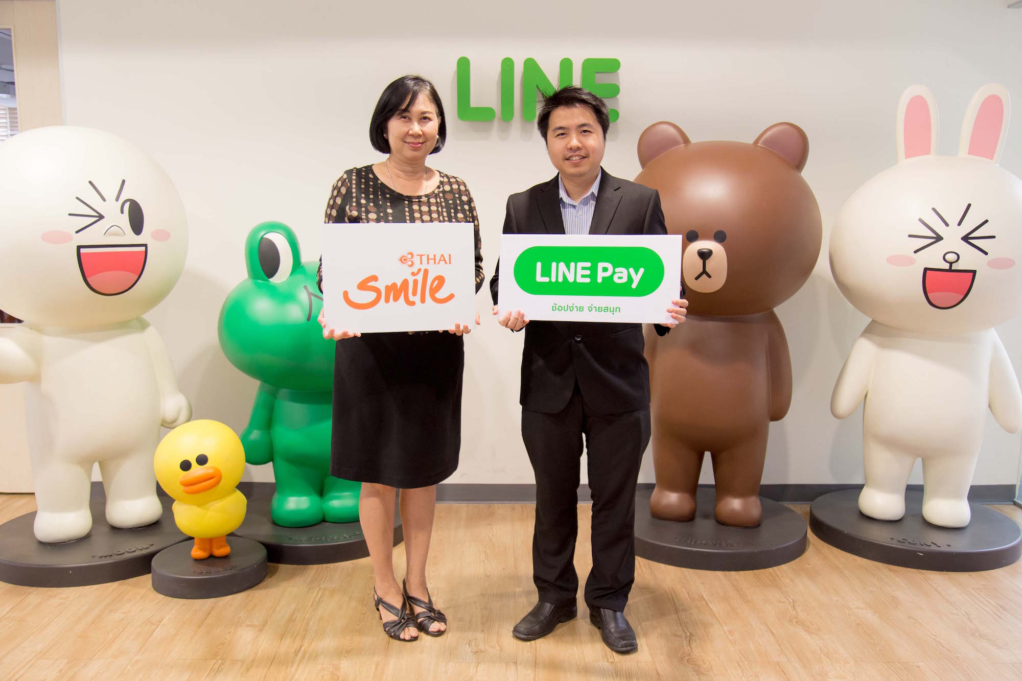Oranong [Thai Smile] and Prapakorn [LINE Pay]