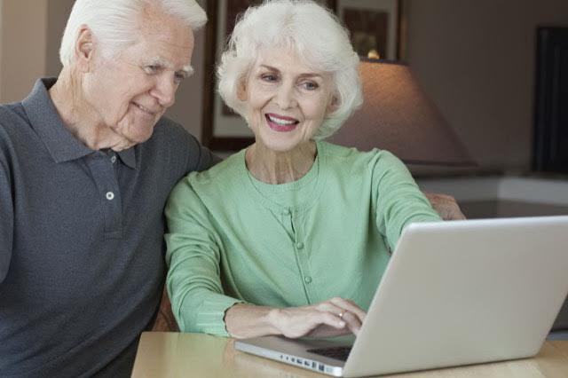 ผู้ใช้อินเทอร์เน็ตสูงวัยระแวดระวังมากกว่าวัยรุ่น แม้ขาดความรู้เท่าทันภัยไซเบอร์