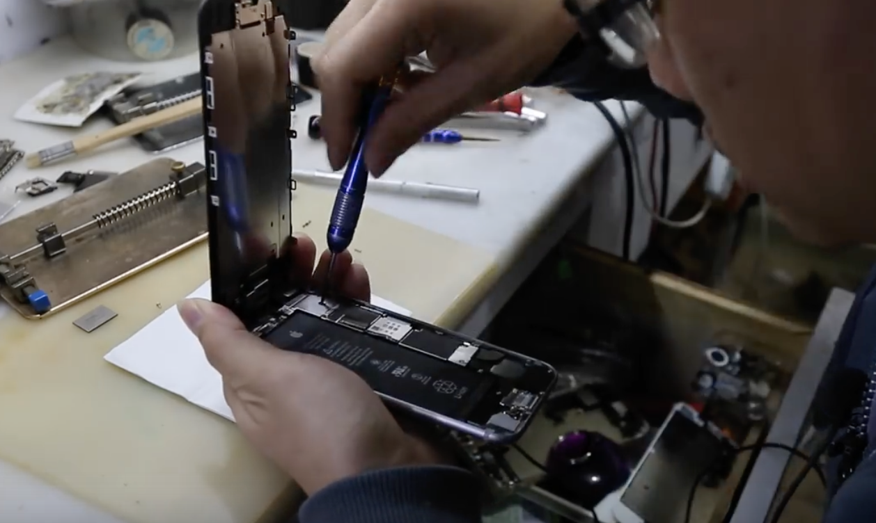 จ่ายแพงกว่าทำไม!! อัพเกรด iPhone ความจุ 16GB ให้เป็น 128GB ในราคาเพียง 2,200 บาท (ชมคลิป)