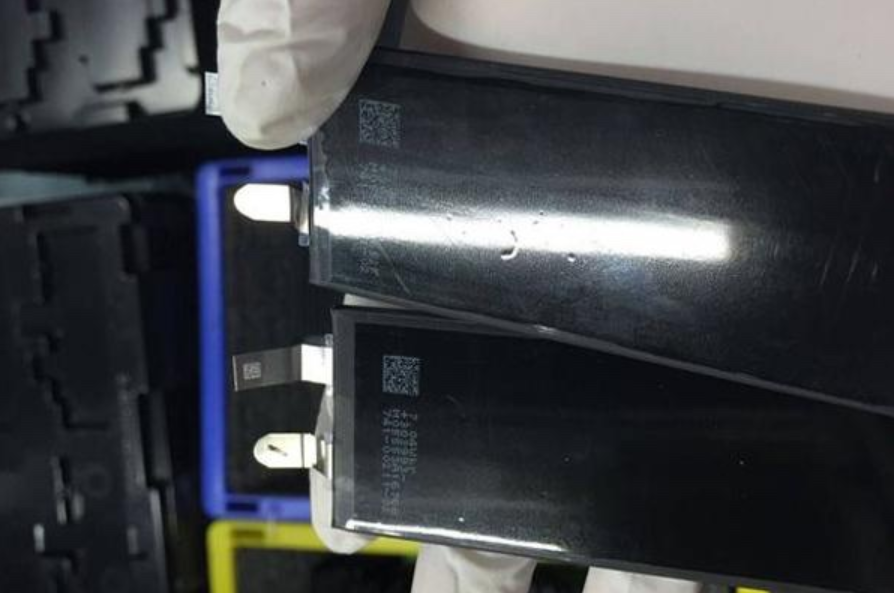 Images-of-purported-iPhone-7-battery-reveals-a-larger-Watts-hour-reading-1