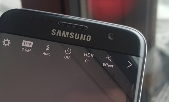 s7-camera-front-flash-1