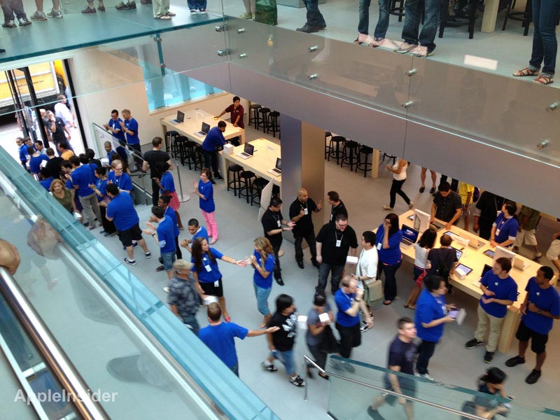 Apple-Store-SoHo-Reopening-2012