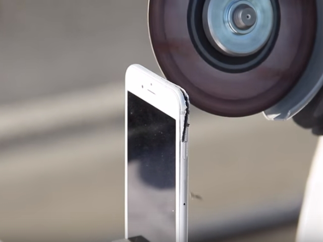 The-camera-from-a-donor-iPhone-6s-is-ripped-off