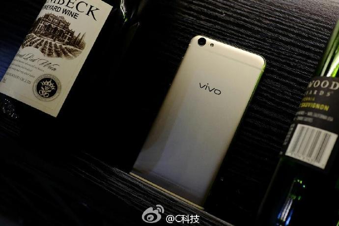 Vivo-X7-live-image-2