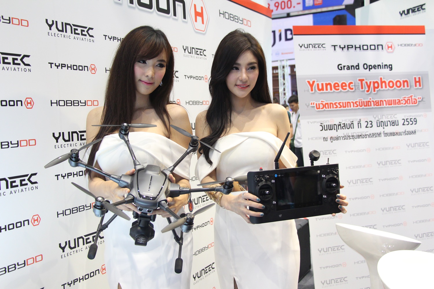 ชมบรรยากาศและพริตตี้สาวสวยในงาน COMMART JOY 2016 ที่ศูนย์การประชุมแห่งชาติสิริกิติ์