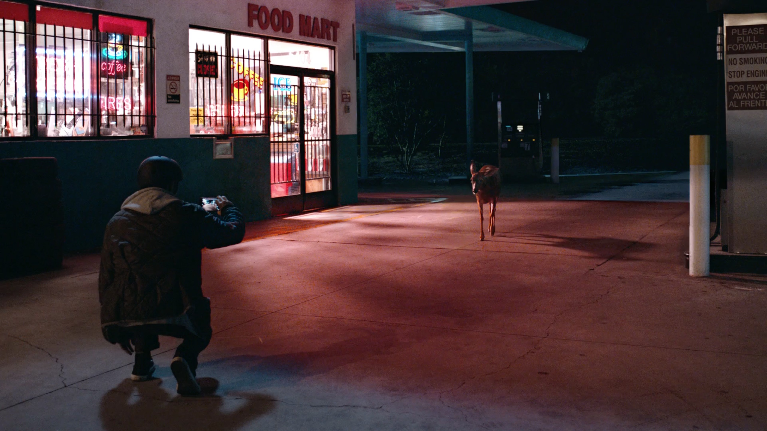 Apple-iPhone-7-ad-Midnight-image-003