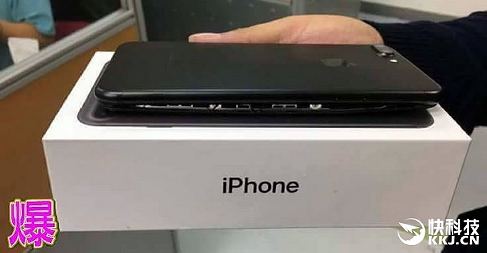 iPhone 7 Plus แบตเตอรี่บวมจนแผงหน้าจอหลุดออกมา แต่ยังไม่ถึงขั้นลุกไหม้