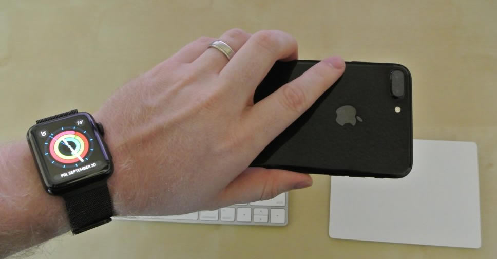 iphone7-plus-apple-watch-black-3