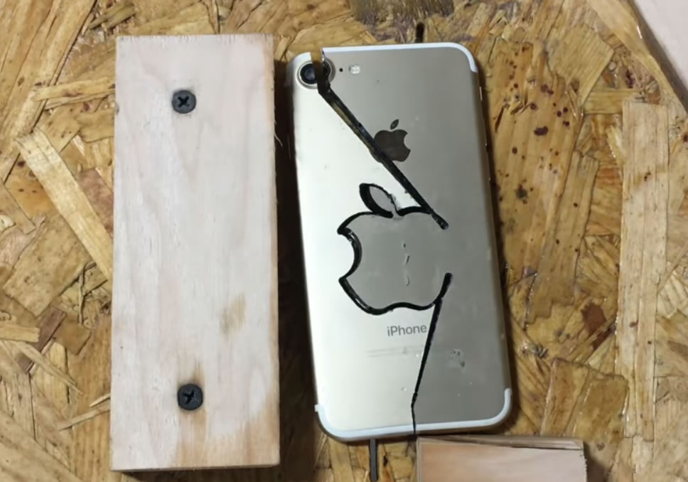 iphone-7-vs-waterjet