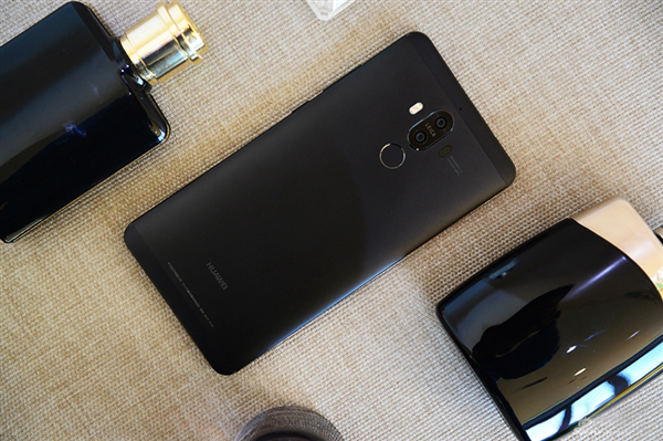 Huawei-Mate-9-Obsidian-Black-31