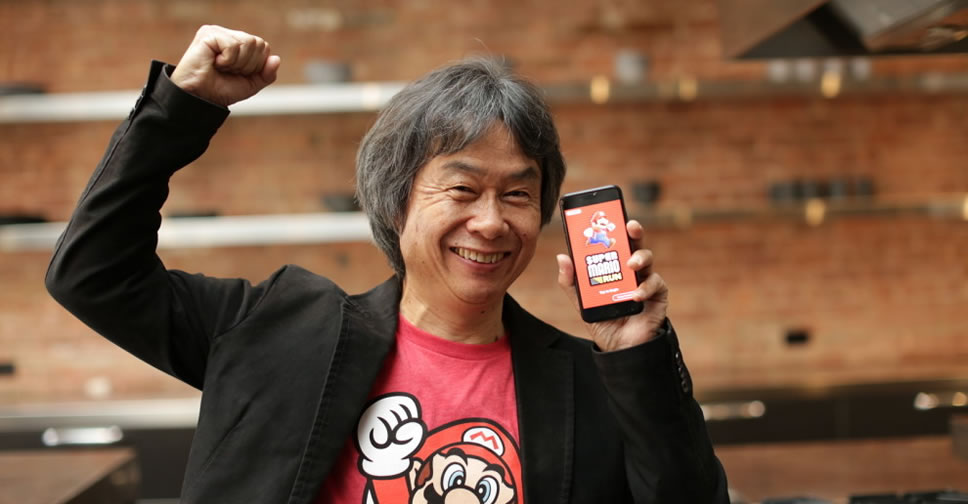 Shigeru-Miyamoto-play-Super-Mario-Run