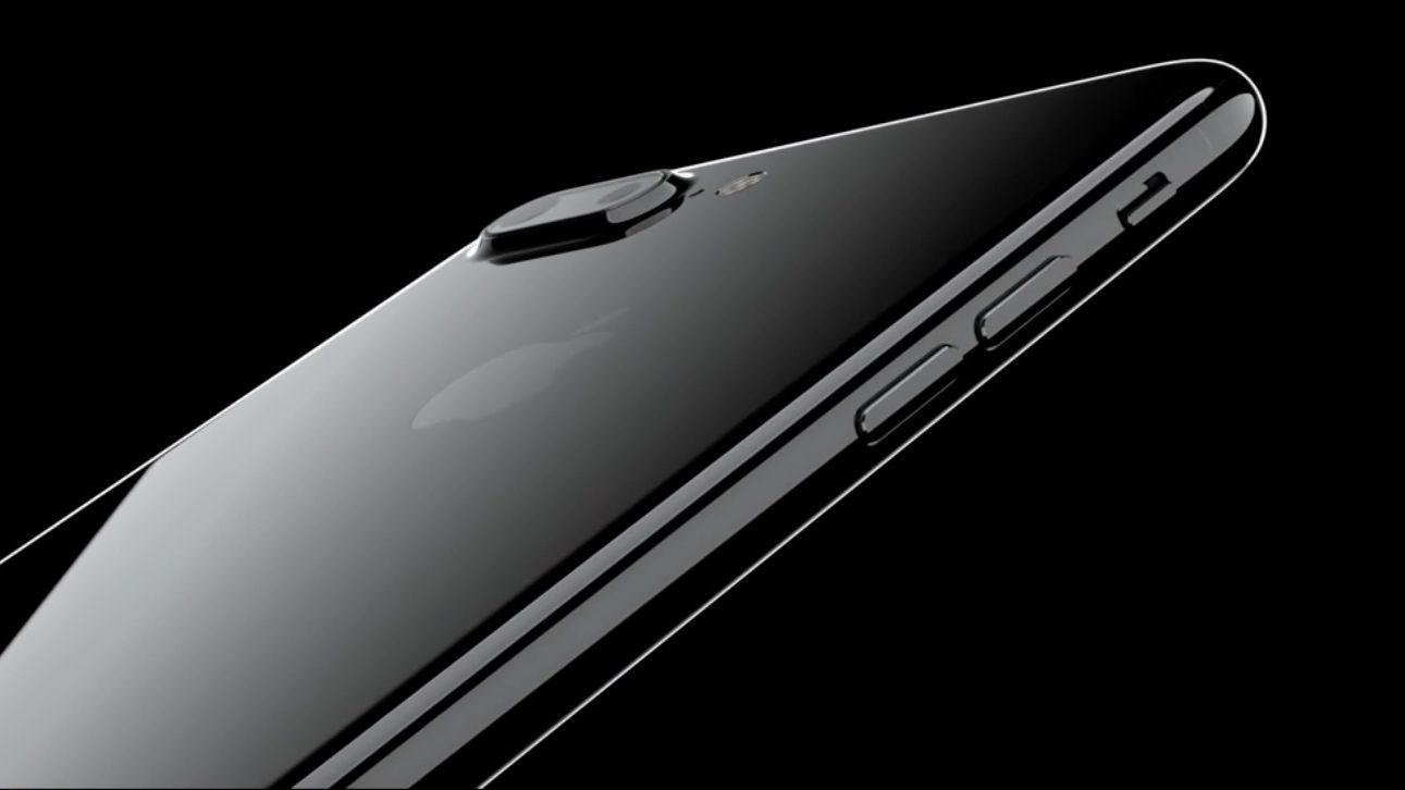 มาดูการใช้งาน iPhone 7 Plus สีดำ JetBlack แบบไม่เคสมาเป็นเวลา 2 เดือนจะมีสภาพอย่างไร