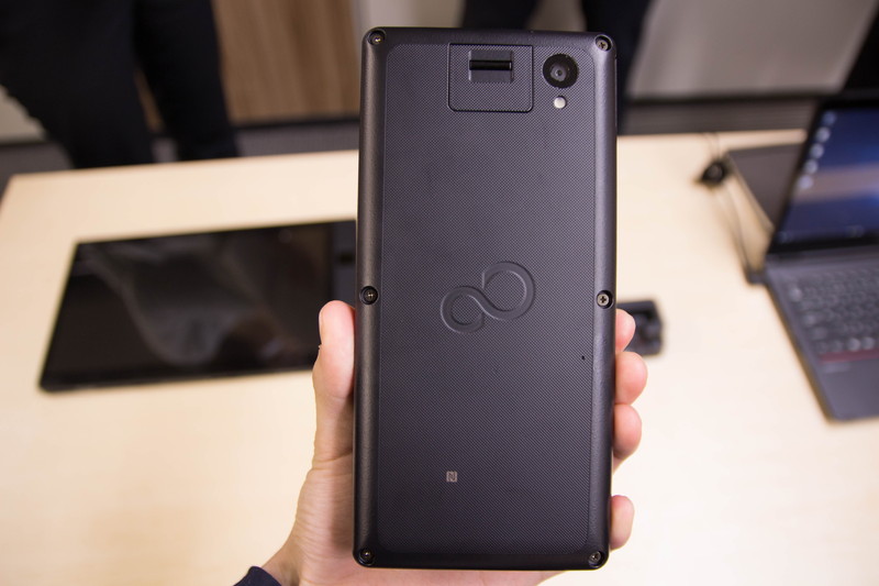 fujitsu_arrows_tab_v567p_3