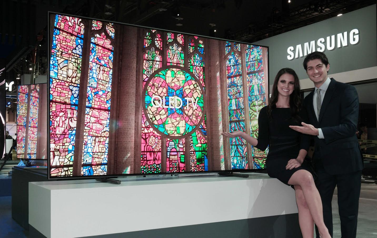 Samsung เปิดตัว QLED ทีวี รุ่น Q8C ขนาด 75 นิ้วผสมแสงและสีสมบูรณ์แบบถึงขีดสุดในงาน CES 2017