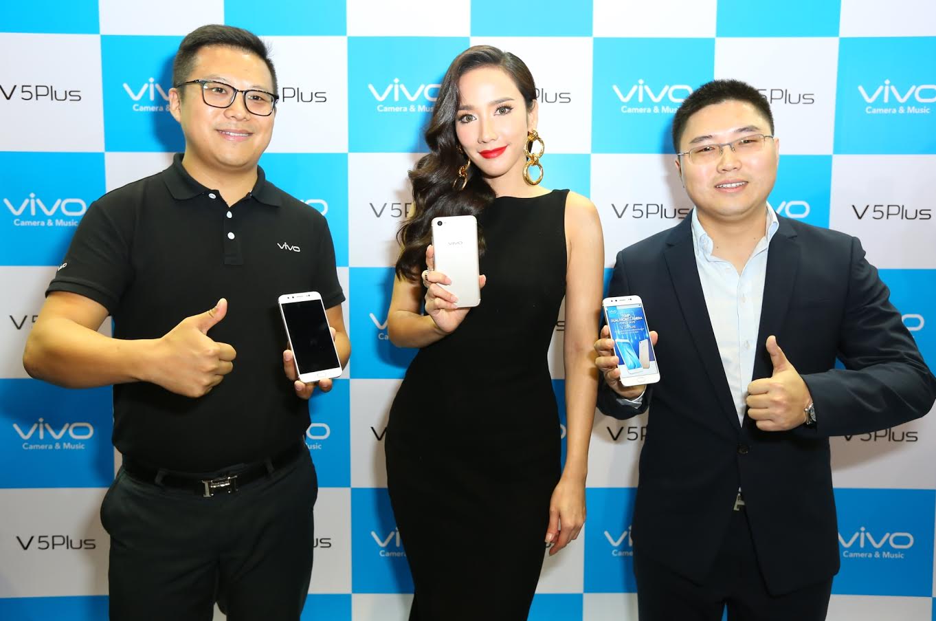 Vivo ส่งแบรนด์แอมบาสเดอร์ ตัวแม่บันเทิงไทย อั้ม พัชราภาโหมโปรโมชั่นสนั่นเมือง ในงาน Thailand Mobile Expo 2017