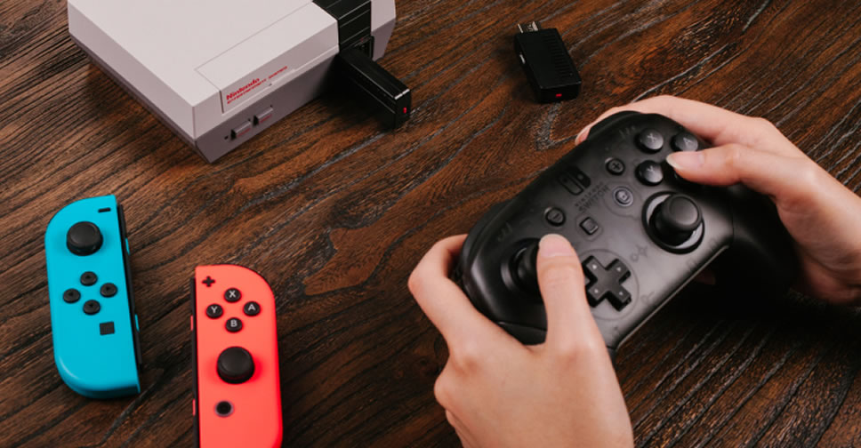 Nintendo Switch Pro Controller กับ Joy‑Con ใช้เล่นบน NES Classic ได้เช่นกัน แต่ต้องมี Adapter