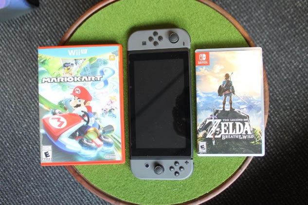 Nintendo-Switch-vs-game-case
