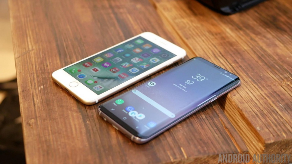 Samsung-Galaxy-S8-vs-iPhone-7-Plus-03