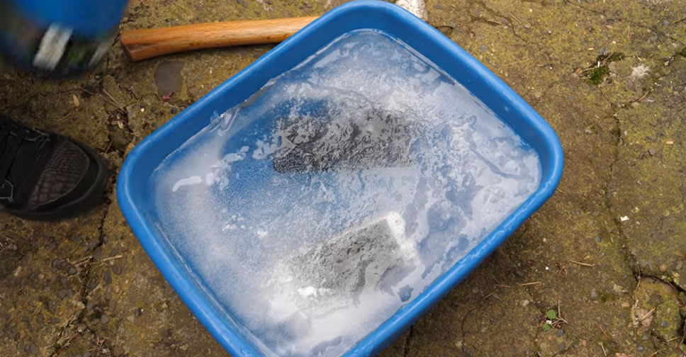 galaxy-s8-vs-iphone-7-freeze-test