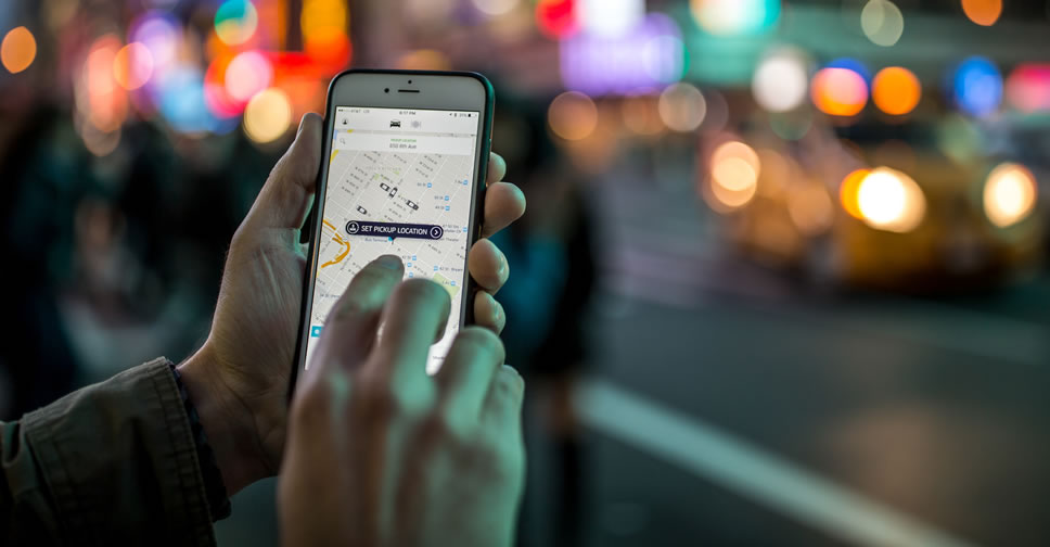 Tim Cook ขู่เจ้าของ Uber อาจลบแอพพลิเคชั่นออกจาก App Store ข้อหาแอบติดตามผู้ใช้ iPhone