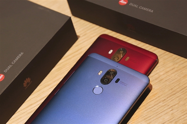 Huawei-Mate-9-agate-red-and-topaz-blue-9