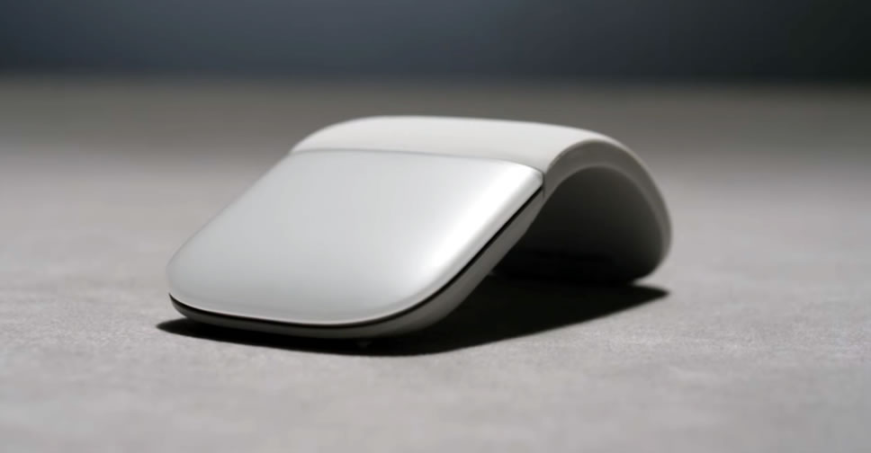 Surface Arc Mouse เม้าส์ไร้สาย ดีไซน์ไร้ปุ่มกด เข้ากันได้ดีกับ Surface Laptop ราคาราว 2,755 บาท