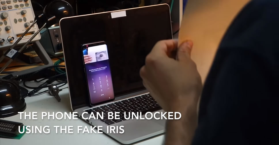 bypass-iris-scanner-galaxy-s8-03