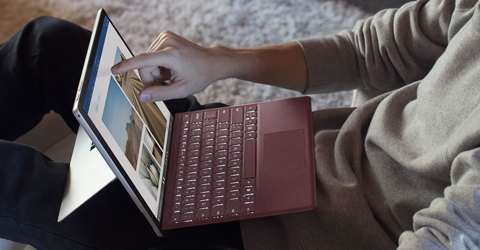 Microsoft คุย Surface Pro รุ่นใหม่ แรงกว่า iPad Pro ถึง 1.7 เท่า แบตเตอรี่อยู่ได้นานกว่า 35%