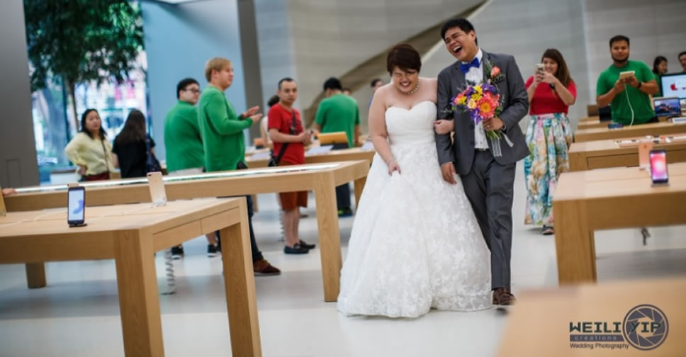 คู่รักชาวสิงคโปร์ใช้ Apple Store เป็นสถานที่ถ่ายรูป Pre Wedding