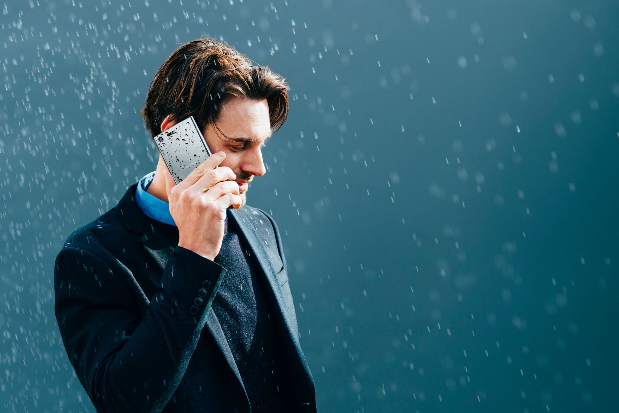 PF11_Luminous_Chrome_in_situation_water_resistant