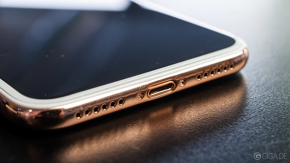 iphone-8-dummy-usb-c-q_giga-rcm940x0