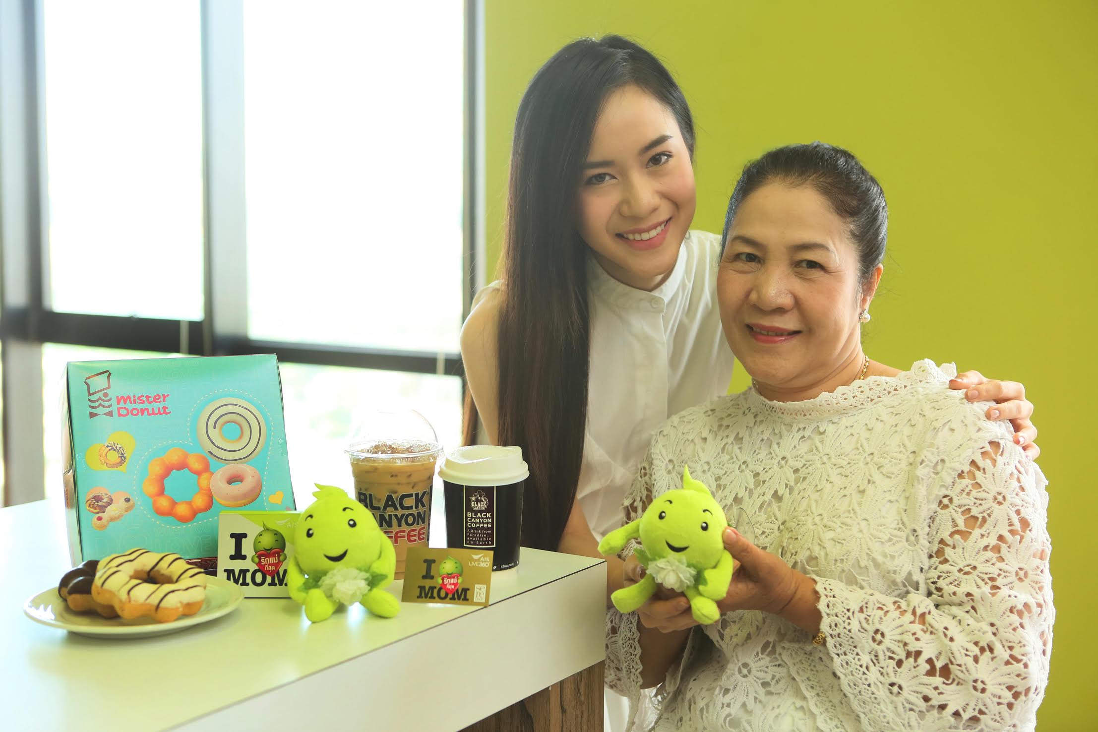 AIS ส่งความสุขต้อนรับเทศกาลวันแม่ มอบสิทธิพิเศษและของขวัญจากใจลูกสู่แม่