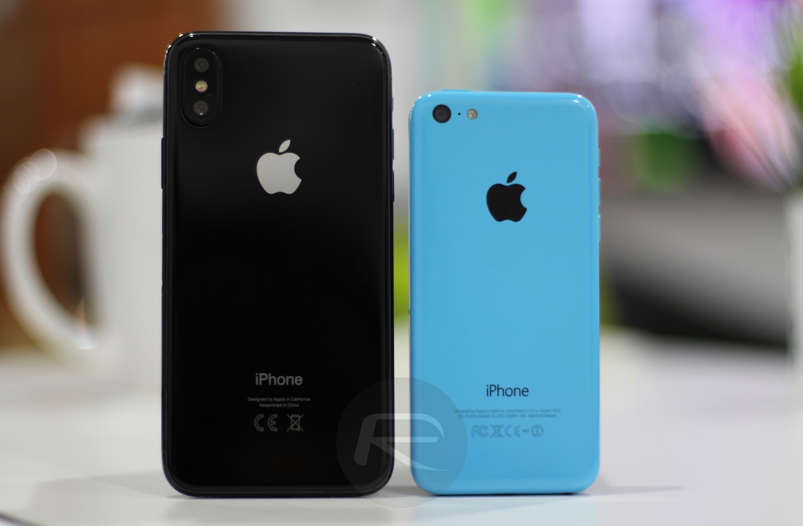 iPhone-8-black-with-iPhone-5c