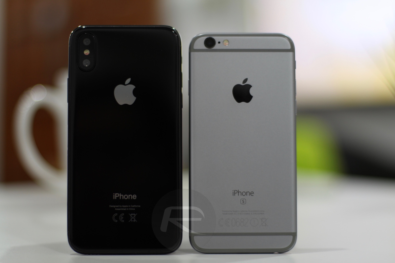 iPhone-8-black-with-iPhone-6s