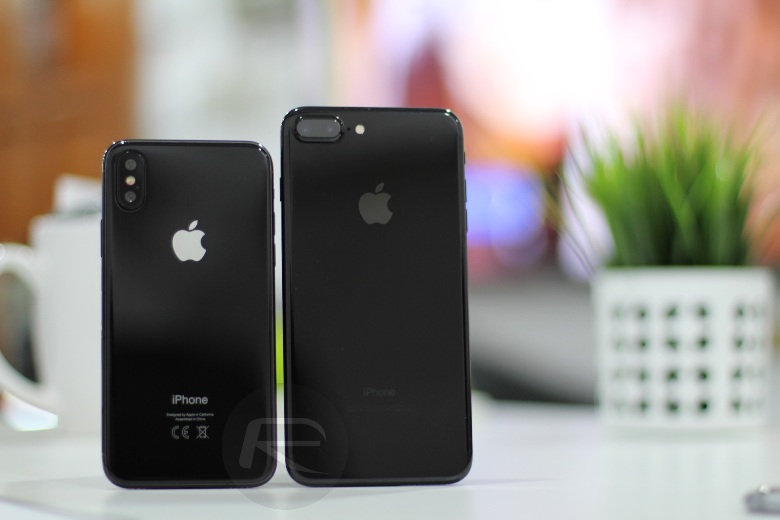 iPhone-8-black-with-iPhone-7-Plus