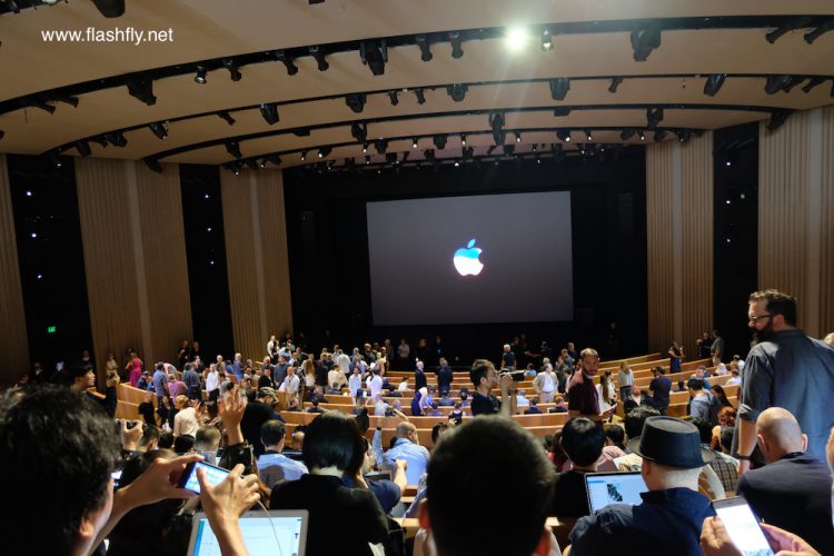 [Exclusive] พาไปชมงานเปิดตัว iPhone X, iPhone 8, iPhone 8 Plus และ Apple Watch Series 3 ส่งตรงจาก Steve Jobs Theater โดยทีมงาน Flashfly