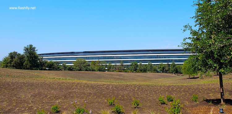 [Exclusive] พาไปชมงานเปิดตัว iPhone X, iPhone 8, iPhone 8 Plus และ Apple Watch Series 3 ส่งตรงจาก Steve Jobs Theater โดยทีมงาน Flashfly