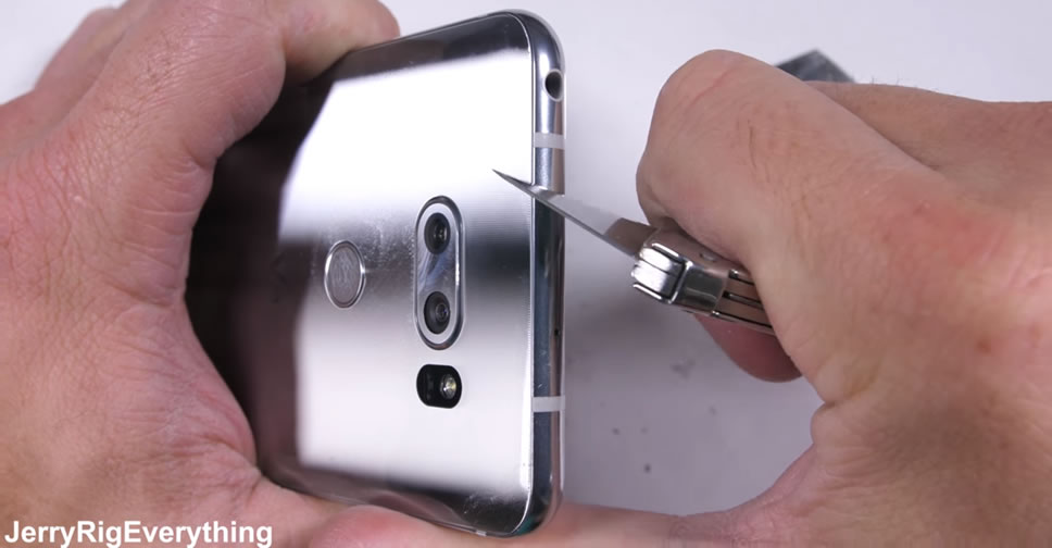 LG V30 ถูกทดสอบความทนทาน พร้อมคลิปวีดีโอการชำแหละชิ้นส่วนจาก JerryRigEverything