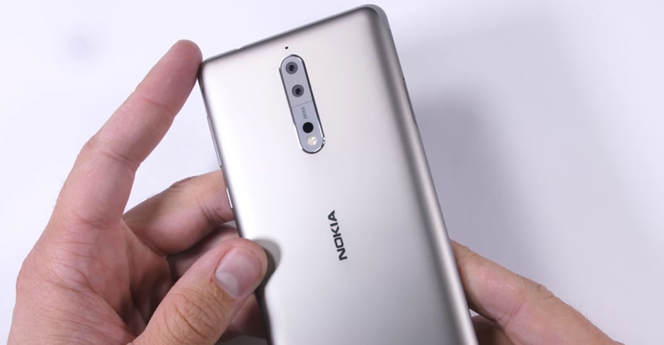 จะเกิดอะไรขึ้นเมื่อ Nokia 8 ต้องพบกับของแข็ง ใบมีด ไฟ และ การหักงอด้วยมือเปล่า