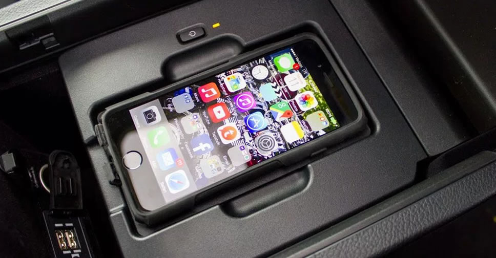 iphone-wireless-charger-in-car