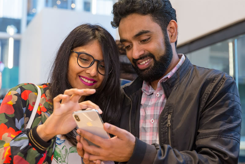 iPhone_X_Launch_5thAve_NY_customers