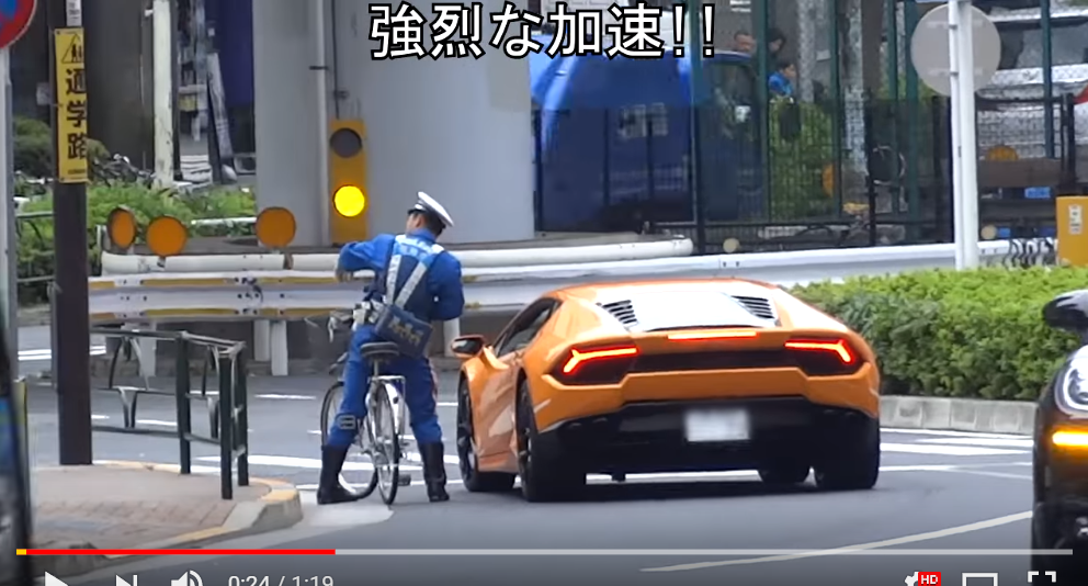 พีคสุดๆ ตำรวจญี่ปุ่นปั่นจักรยาน ไล่กวดรถซูเปอร์คาร์ Lamborghini Huracán ผ่าไฟแดง (ชมคลิป)