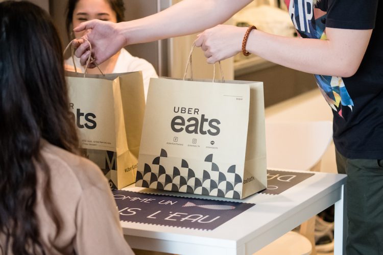 “Uber Eats” ฉลองครบรอบ 1 ปีในไทย มีร้านค้ากว่า 1,300 ร้าน จัดส่งอาหารไปแล้วมากกว่า 1 ล้านจาน พร้อมประกาศรางวัลสุดยอดร้านอาหารยอดนิยม